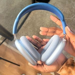 Brand New Apple Air Pod Max worn twice. I never use them, very gently used.